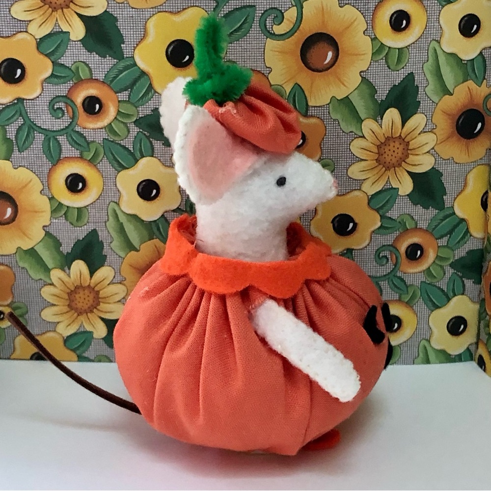Pumpkin Costume Felt mouse Art Doll Halloween charcuterie cake topper - Picture 7 of 10